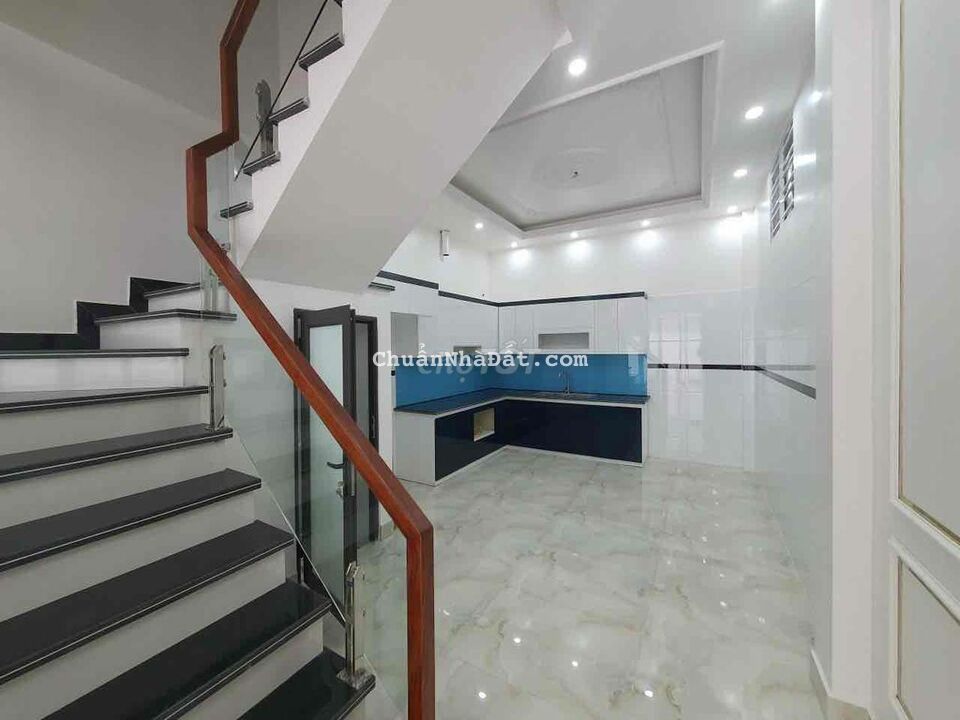 Nhà ngay ngã 3 sở dầu 50m x 4 tầng sau nhà md