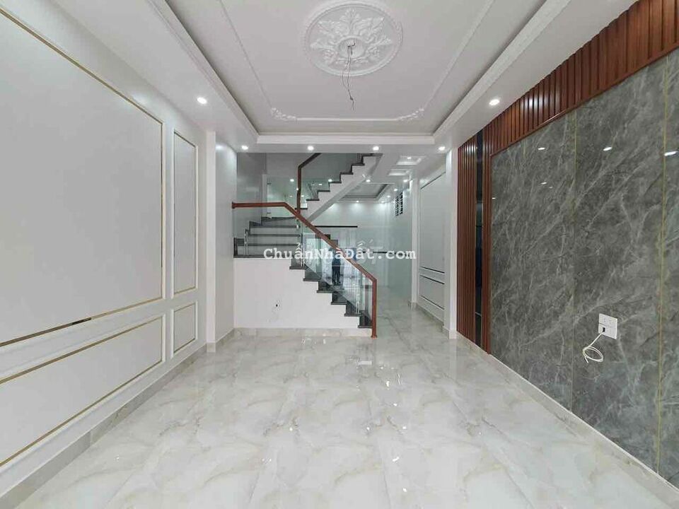 Nhà ngay ngã 3 sở dầu 50m x 4 tầng sau nhà md