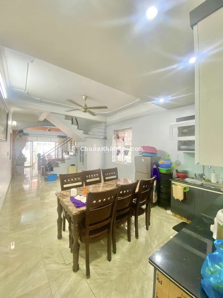 3tầngx62m2 độc lập,có sân cổng ôtô.trung tâm Hùng Vương-Hồng Bàng.