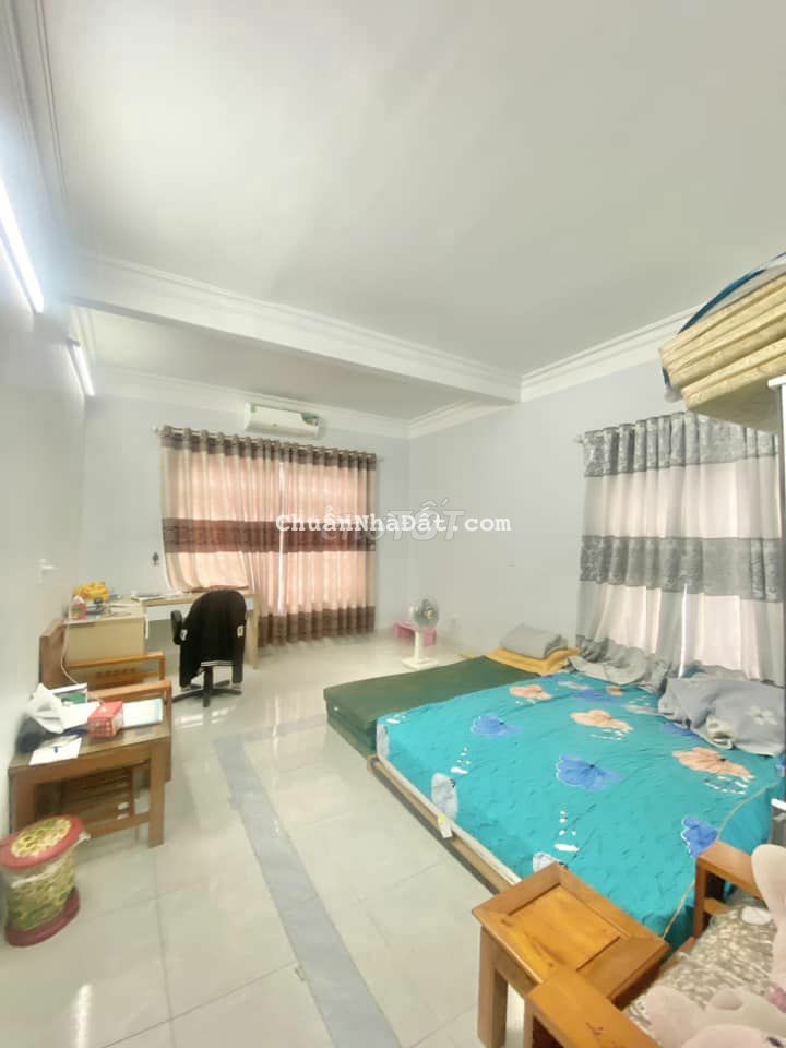 3tầngx62m2 độc lập,có sân cổng ôtô.trung tâm Hùng Vương-Hồng Bàng.