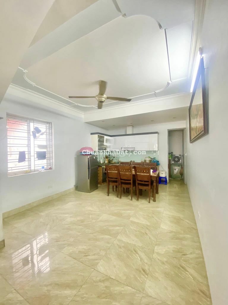 3tầngx62m2 độc lập,có sân cổng ôtô.trung tâm Hùng Vương-Hồng Bàng.