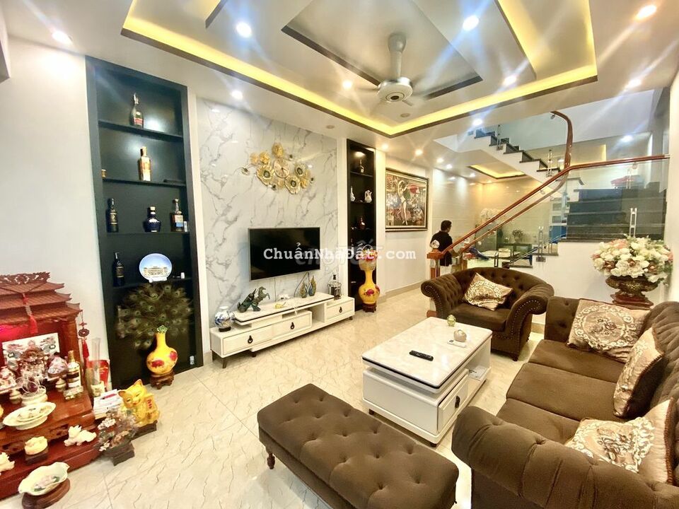 Gốc dân xây độc lập trung tâm thành phố, sân cổng, full nội thất Gốc dân xây độc lập trung tâm thành phố, sân cổng, full nội thất