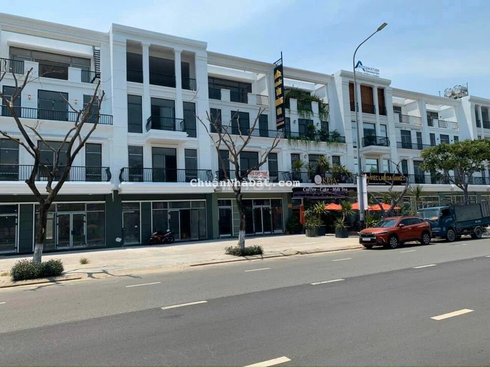 Sập hầm căn shophouse mặt tiền nguyễn sinh sắc cách biển chỉ 40m