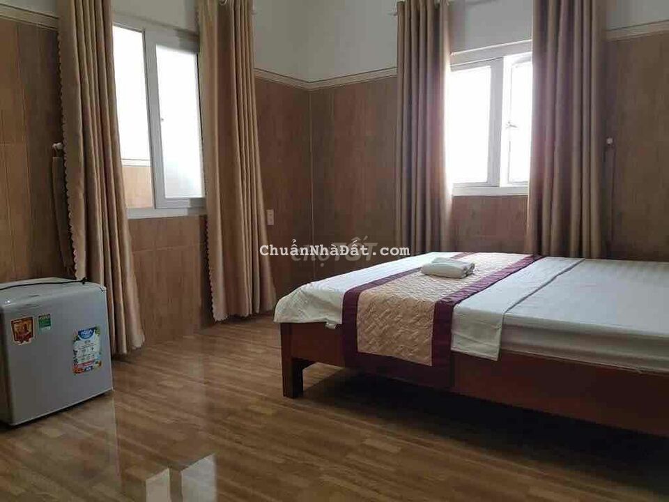 NHÀ NGHỈ 5 TẦNG GẦN BIỂN VÀO KINH DOANH NGAY