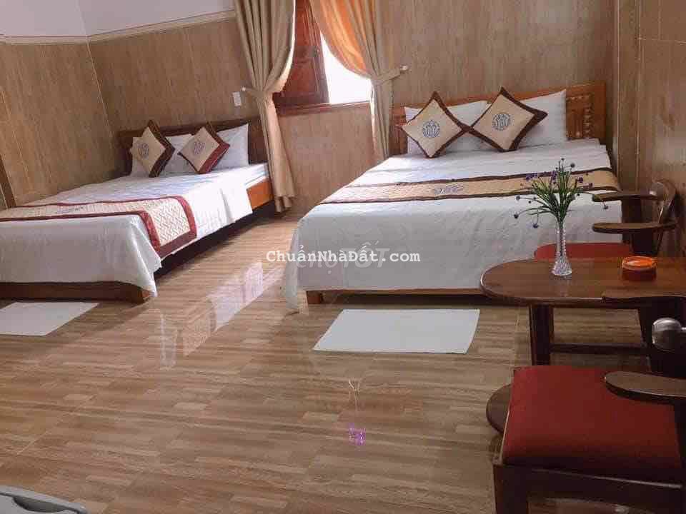 NHÀ NGHỈ 5 TẦNG GẦN BIỂN VÀO KINH DOANH NGAY