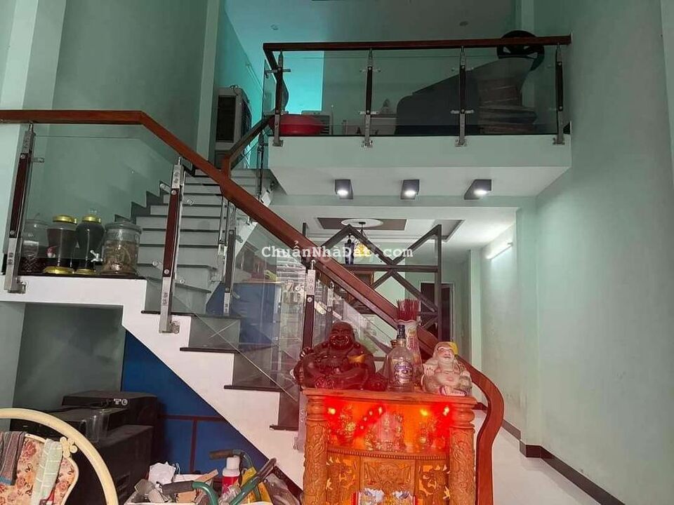 Bán nhà gác đúc kiệt ô tô Đà Sơn.