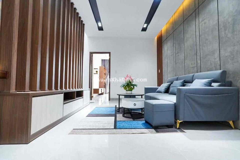 Cần bán nhà 3 tầng đấu lưng Hoàng Thị Loan