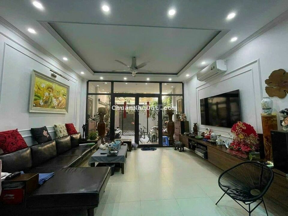 Bán gấp nhà 4 tầng ô tô vào nhà 100 m2 /1 sàn kiên cố giá 8 tỷ