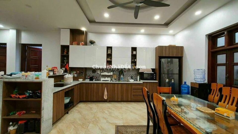 Bán gấp nhà 4 tầng ô tô vào nhà 100 m2 /1 sàn kiên cố giá 8 tỷ