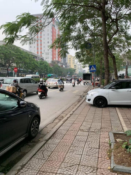 Bán nhà Nguyễn Văn Cừ 250m2, mặt tiền 11m - vị trí cực vip - ô tô thông - giá đầu tư