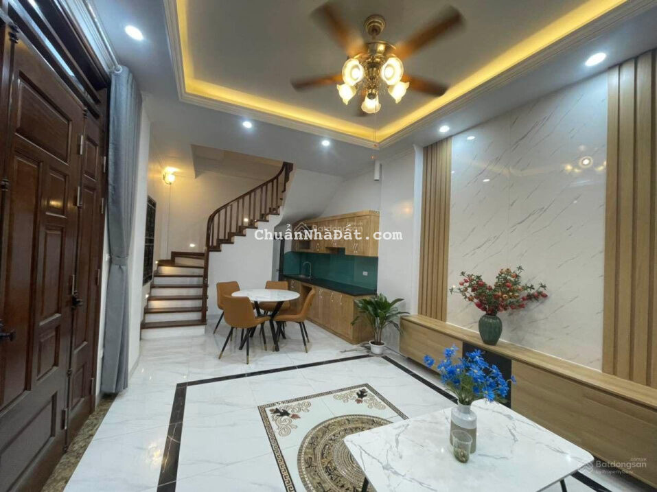 Bán nhà đẹp phố Gia Quất Ngọc Lâm, 32m2, 5 tầng, giá 3.2 tỷ, 0981092063