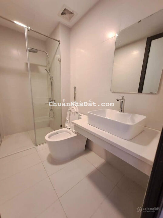 Bán nhà 5 tầng, 33m, 3 ngủ, phố Gia Quất, Ngọc Lâm - gần chợ, ô tô đỗ cổng, hơn 3 tỷ