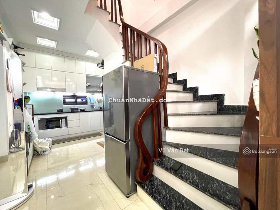 Nhà gần phố Lâm Hạ. 33m2 5 tầng cách ô tô tránh 20m. Nhà mới đẹp giá có 3.3 tỷ