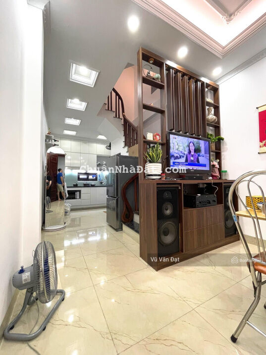 Nhà gần phố Lâm Hạ. 33m2 5 tầng cách ô tô tránh 20m. Nhà mới đẹp giá có 3.3 tỷ