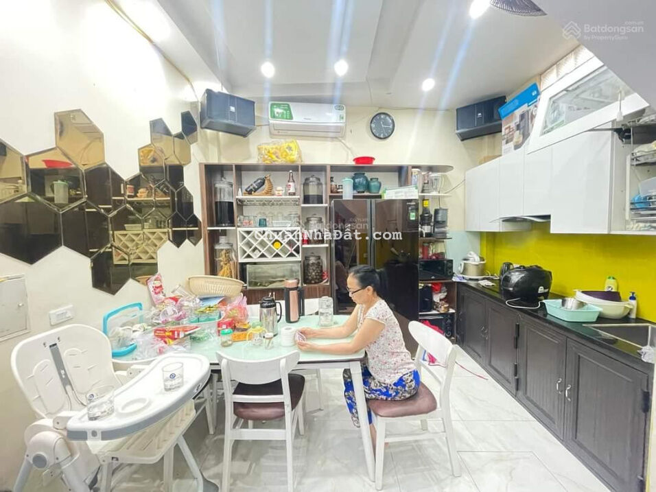 Bán nhà Ngọc Thụy - Gần cầu Chương, 35m2, 5 tầng, ô tô đỗ cửa, tặng nội thất, 3.2 tỷ, 0967 182 629