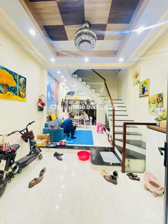 Bán nhà Ngọc Thụy - Gần cầu Chương, 35m2, 5 tầng, ô tô đỗ cửa, tặng nội thất, 3.2 tỷ, 0967 182 629