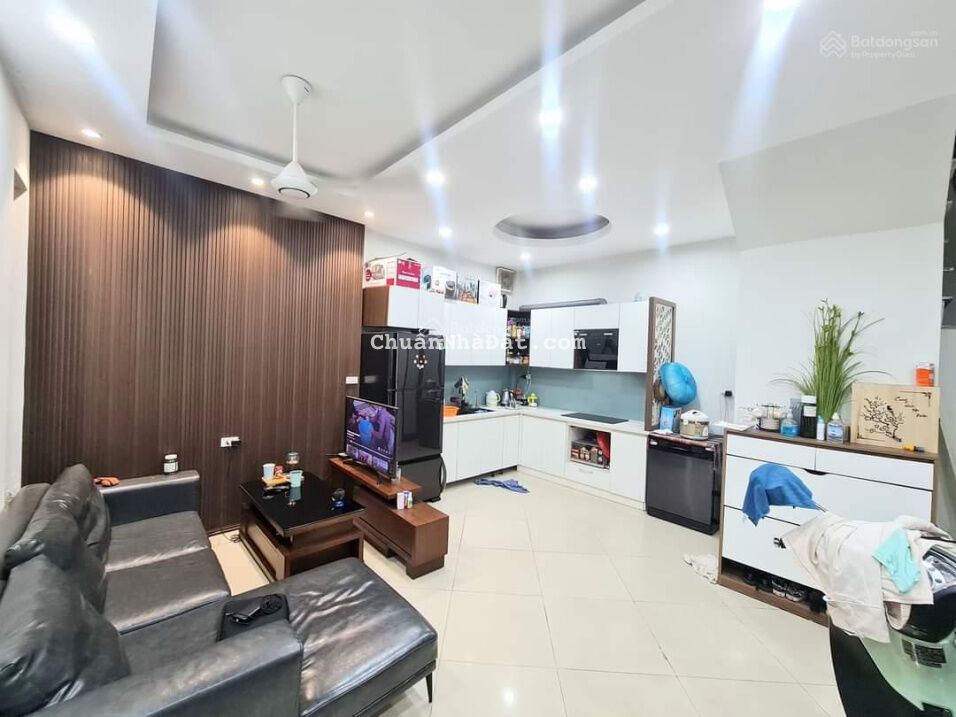 Bán nhà Gia Thụy - Nguyễn Văn Cừ, 35m2, 5 tầng, ô tô đỗ cửa, tặng nội thất chỉ 3.5 tỷ, 0967182629