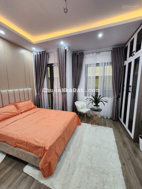 Bán nhà Ái Mộ, Quận Long Biên 35.8m2, 5 tầng, 3.6 tỷ, sát phố, 0816.664.860