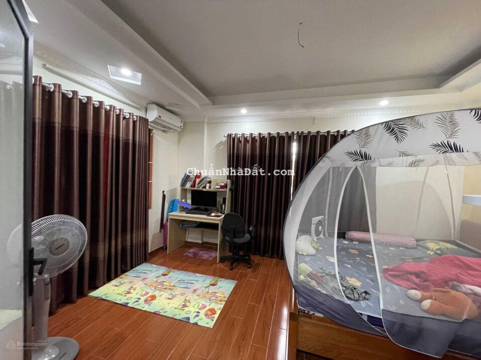 Cần bán gấp căn nhà 3,5 tầng tại Thanh Am, Thượng Thanh, nhà lô góc, gần đường to, giá 3,8 tỷ