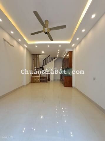 Bán nhà Long Biên đường Bát Khối Cổ Linh 36m2 4,5 tầng nhà mới, bàn giao nhà ngay giá 2,35 tỷ Bán nhà Long Biên đường Bát Khối Cổ Linh 36m2 4,5 tầng nhà mới, bàn giao nhà ngay giá 2,35 tỷ