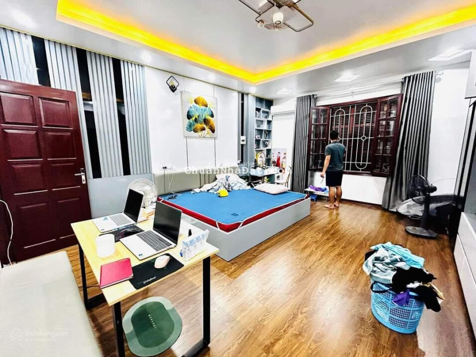 Bán nhà dân xây phố Ngọc Lâm, 38m2, 4 tầng, MT 5m, ô tô đỗ cửa chỉ 3.5 tỷ, 0967 182 629