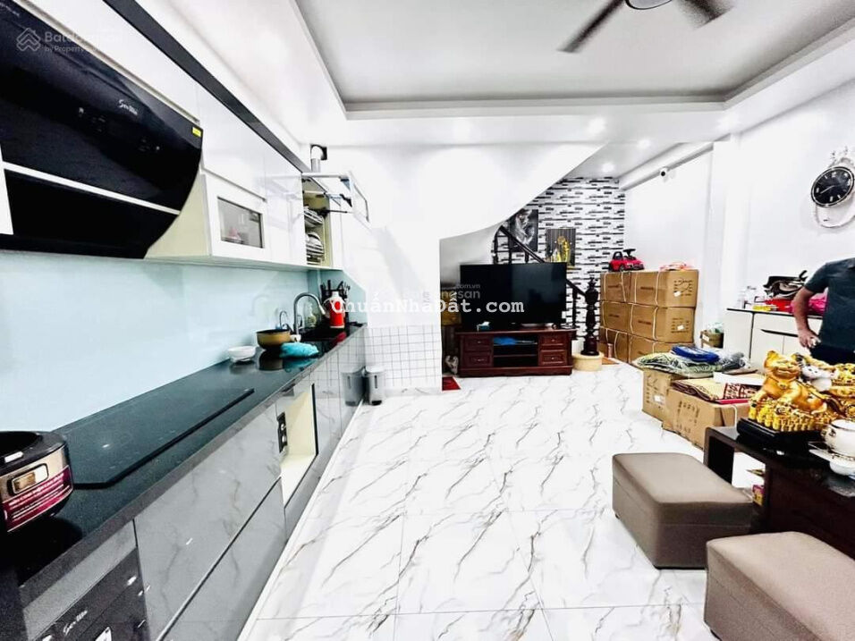 Bán nhà dân xây phố Ngọc Lâm, 38m2, 4 tầng, MT 5m, ô tô đỗ cửa chỉ 3.5 tỷ, 0967 182 629