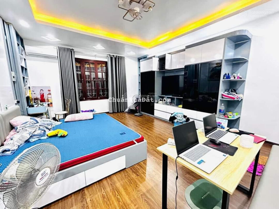 Bán nhà dân xây phố Ngọc Lâm, 38m2, 4 tầng, MT 5m, ô tô đỗ cửa chỉ 3.5 tỷ, 0967 182 629