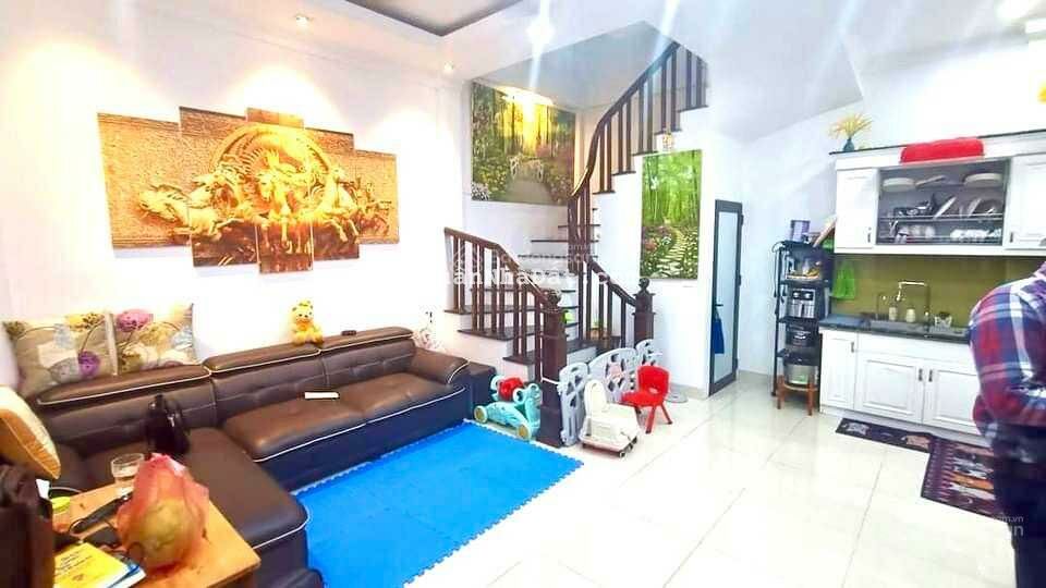 Bán Nhà Ngõ 255 Bồ Đề, DTSD 38.9m2 - 5T - 3 Bước ra Hồ Bồ Đề - Tặng Nội Thất