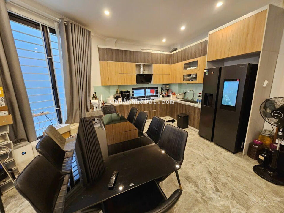 Bán nhà phố Tư Đình - Cổ Linh 39m2 - 5 tầng ô tô đỗ cửa - Lô góc đầy đủ nội thất giá 4,85 tỷ