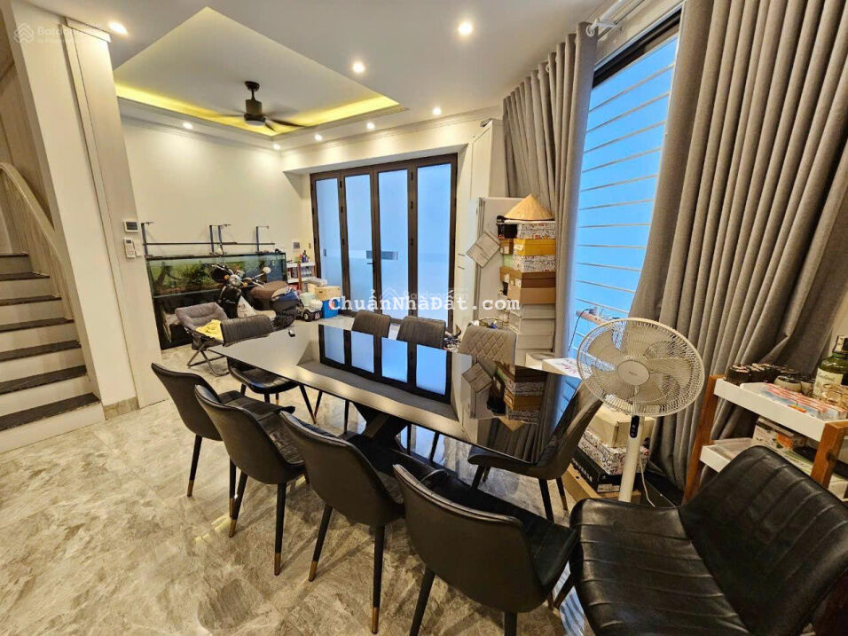 Bán nhà phố Tư Đình - Cổ Linh 39m2 - 5 tầng ô tô đỗ cửa - Lô góc đầy đủ nội thất giá 4,85 tỷ