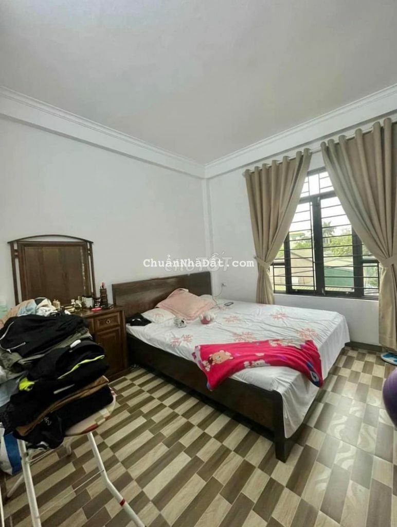 BÁN GẤP NHÀ DÂN XÂY LONG BIÊN 40M 4T- 2,45TỶ - LÔ GÓC. ẢNH THẬT