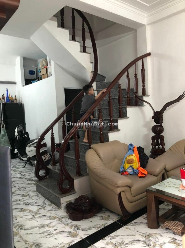 BÁN GẤP NHÀ DÂN XÂY LONG BIÊN 40M 4T- 2,45TỶ - LÔ GÓC. ẢNH THẬT