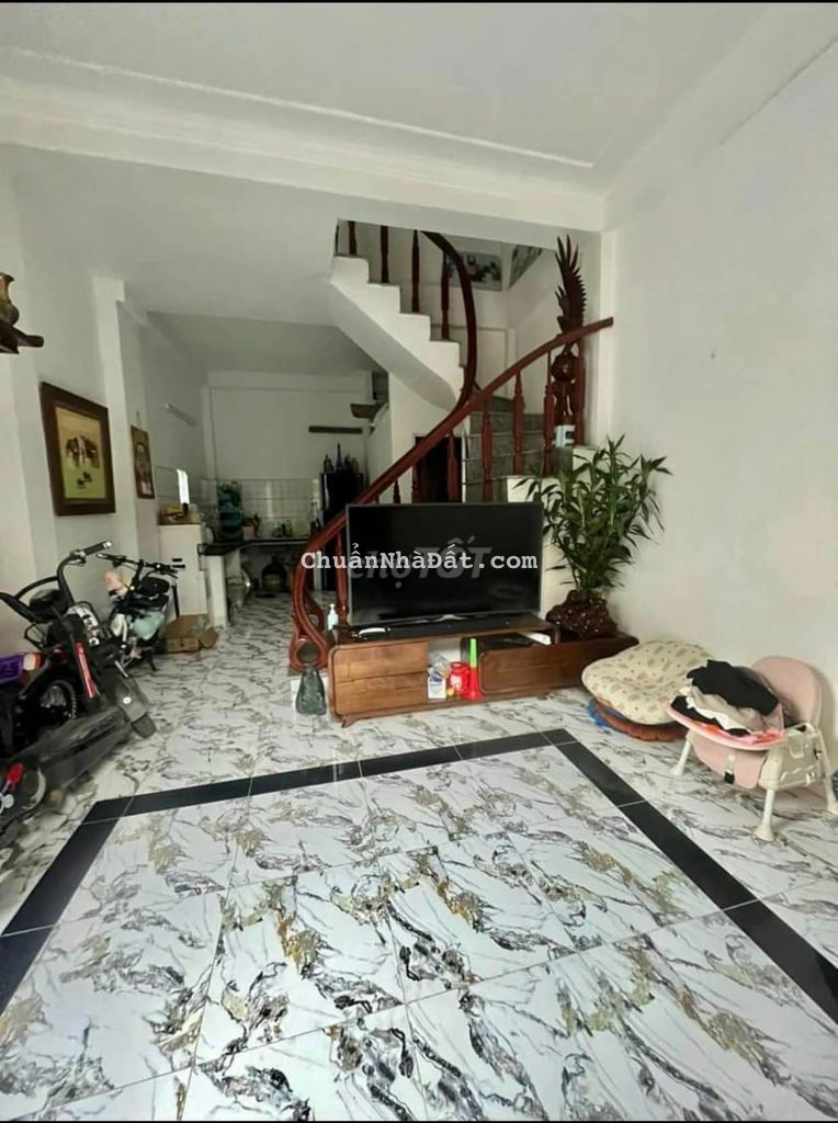 BÁN GẤP NHÀ DÂN XÂY LONG BIÊN 40M 4T- 2,45TỶ - LÔ GÓC. ẢNH THẬT