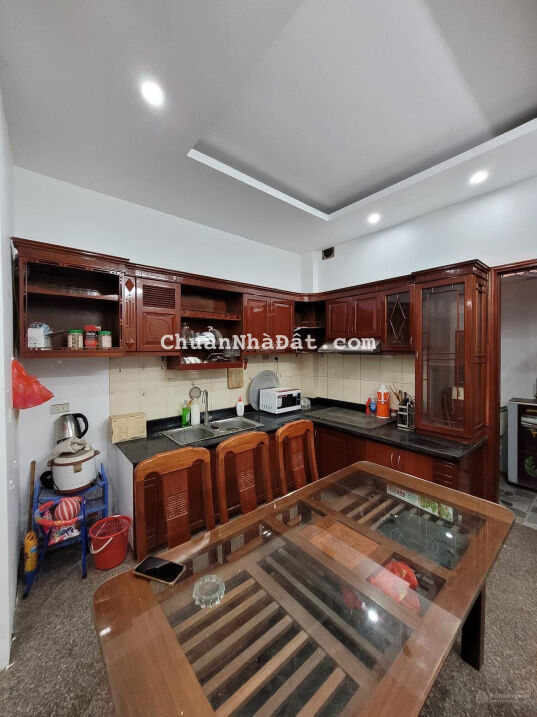 Ngô Gia Tự, Long Biên, vị trí đắc địa, gần phố, tiện ích ở sướng 40m2 4tầng, 3,3tỷ