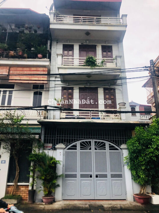 Bán nhà Ngọc Thuỵ 40m2 MT 4m 3.35 tỷ, 4 ngủ trong đê gần chợ, ngõ 3 gác, trước nhà thoáng rộng