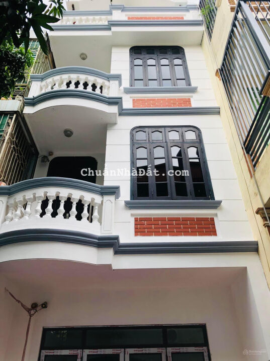 Bán nhà Bồ Đề, Long Biên 40m2 5T 3,5 tỷ, gần ô tô tránh