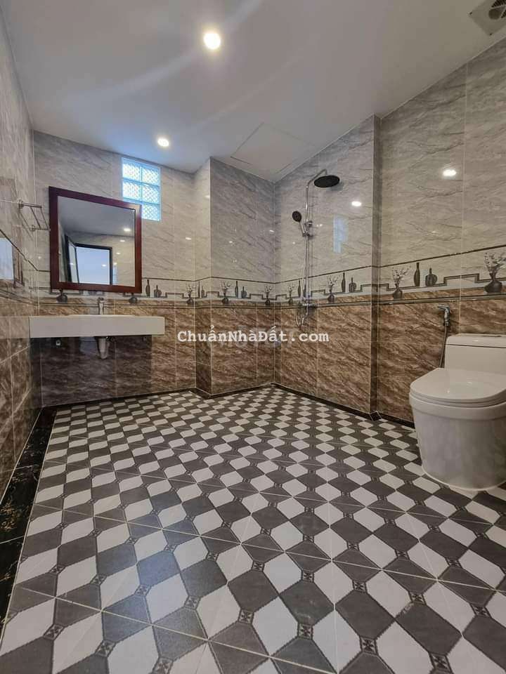 Bán nhà 40 m2 xây 5 tầng ô tô cách nhà 10 mét