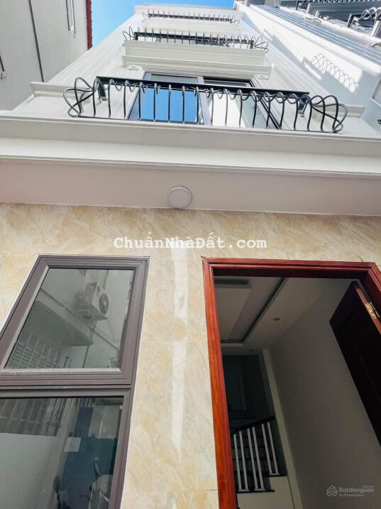 Bán nhà Nguyễn Văn Cừ DT 40m2 - MT 4m - giá 3,9tỷ. tặng nội thất nhà mới kính koong sách vali về ở