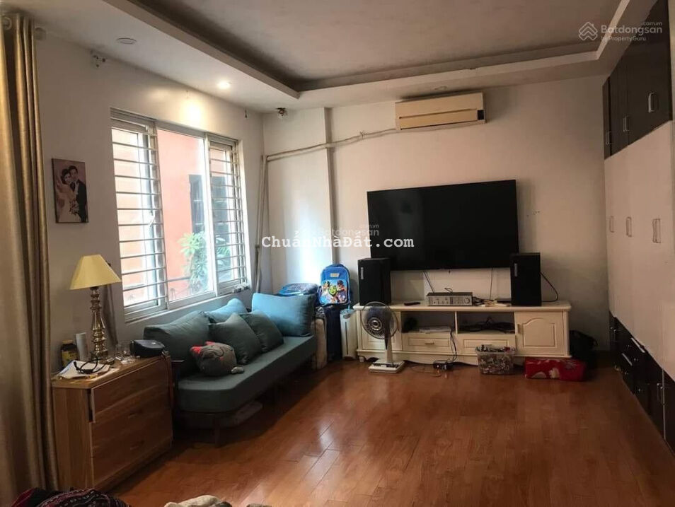 Bán nhà riêng chính chủ 40m2x5tầng tại Bồ Đề, Long Biên giá 4,3 tỷ. Nhà gần hồ, gần chợ, gần uỷ ban