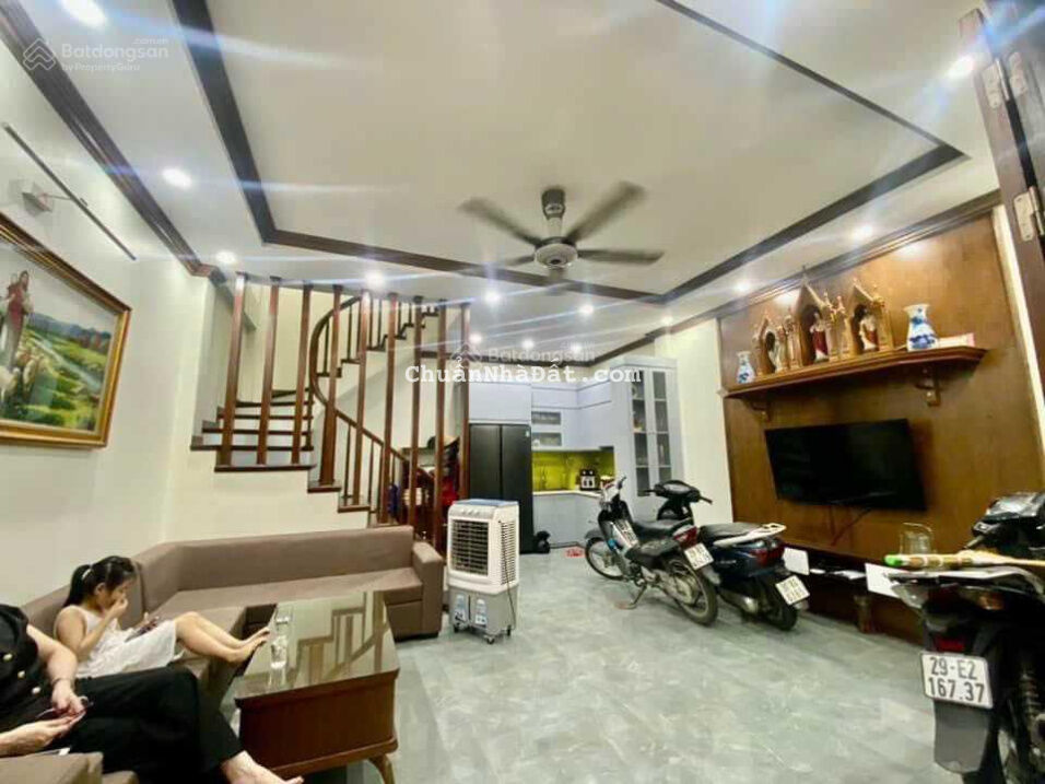 Bán nhà Bồ Đề 40m2, 4 tầng, gần hồ, nội thất đẹp, giá nào cũng bán. Chỉ 4.3 tỷ có thương lượng Bán nhà Bồ Đề 40m2, 4 tầng, gần hồ, nội thất đẹp, giá nào cũng bán. Chỉ 4.3 tỷ có thương lượng