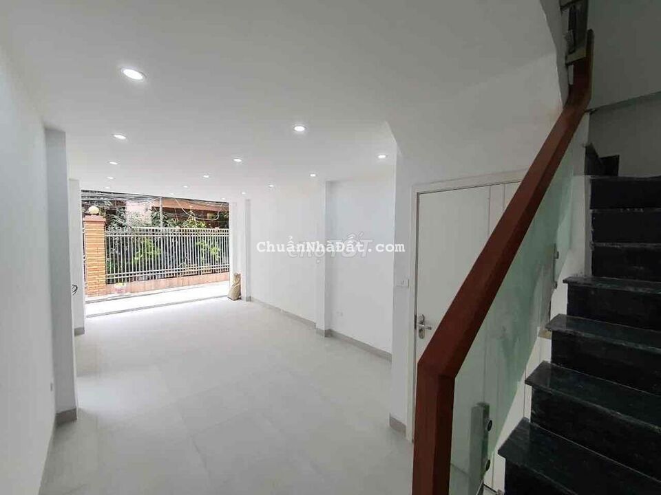 BÁN NHÀ PHỐ THẠCH BÀN-CỔ LINH 6 TÂNG ÔTÔ 7CHỖ VAO ĐI THÔNG CHỈ 4,8 TỶ