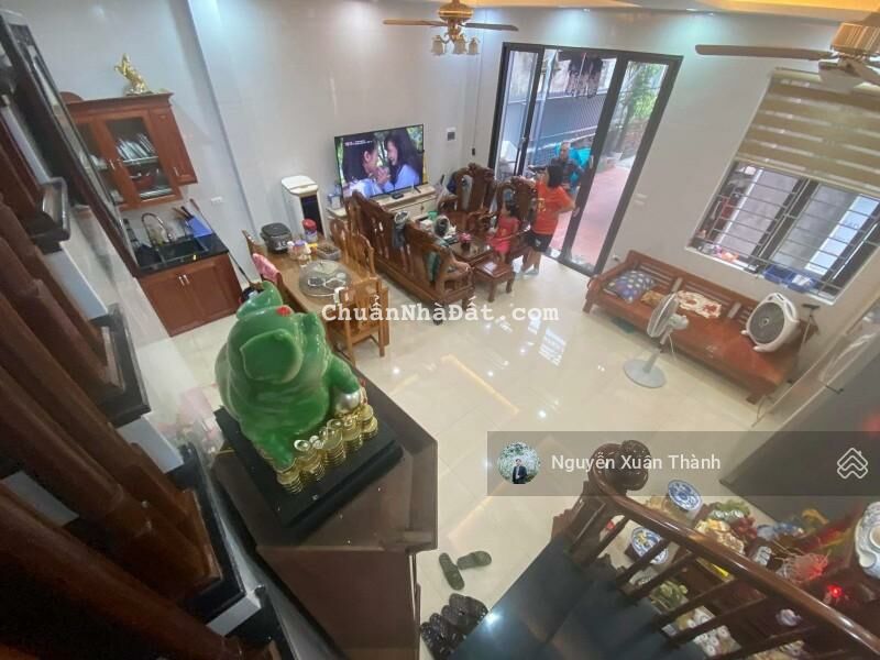 Nhà đẹp dân xây phố Hồng Tiến, lô góc, ô tô đỗ cổng, DT 40m2 x 5T, MT 6.5m, giá 5 tỷ