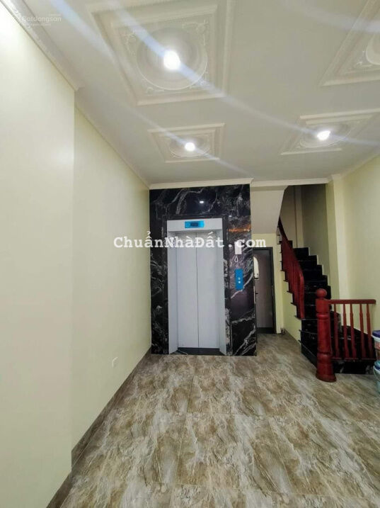 Giang Biên 5,7 tỷ - DT40m2 MT4m 5 tầng thang máy - ô tô vào nhà kinh doanh - ngõ thông ô tô 16 chỗ