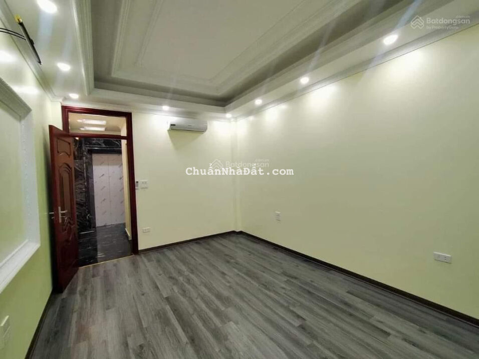 Giang Biên 5,7 tỷ - DT40m2 MT4m 5 tầng thang máy - ô tô vào nhà kinh doanh - ngõ thông ô tô 16 chỗ
