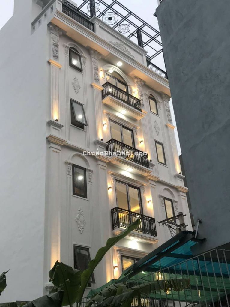 NHÀ ĐẸP Ở NGAY VIỆT HƯNG LONG BIÊN, 6T THANG M,OTO VÀO NHÀ. GIÁ 6 TỶ.