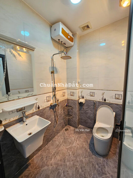 Siêu nhà Bồ Đề. Cách 1 nhà ra MP. 20m ra hồ uỷ ban phường Bồ Đề. 42m2 4 tầng 2 thoáng. Chào 4.5tỷ Siêu nhà Bồ Đề. Cách 1 nhà ra MP. 20m ra hồ uỷ ban phường Bồ Đề. 42m2 4 tầng 2 thoáng. Chào 4.5tỷ