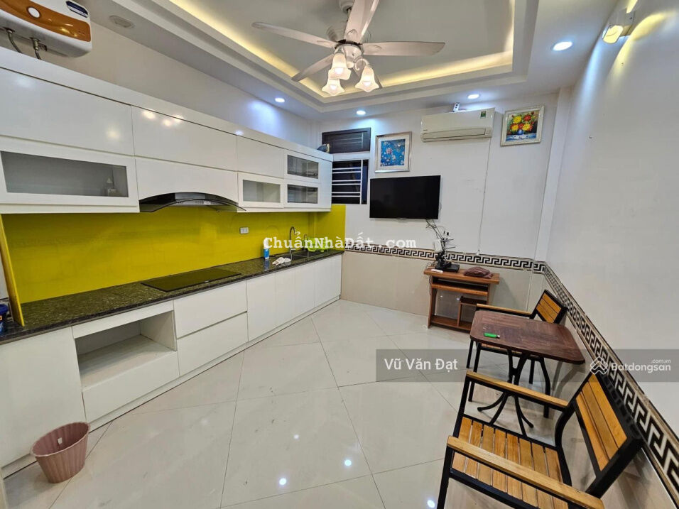 Siêu nhà Bồ Đề. Cách 1 nhà ra MP. 20m ra hồ uỷ ban phường Bồ Đề. 42m2 4 tầng 2 thoáng. Chào 4.5tỷ Siêu nhà Bồ Đề. Cách 1 nhà ra MP. 20m ra hồ uỷ ban phường Bồ Đề. 42m2 4 tầng 2 thoáng. Chào 4.5tỷ