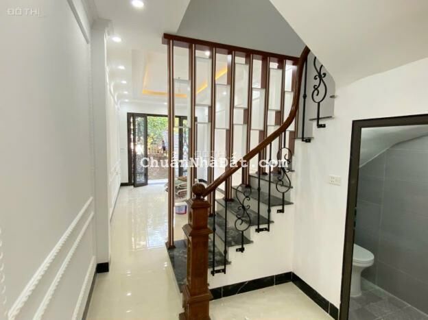 Bán nhà Sài Đồng Long Biên 42m2 4 tầng 3 bước ra hồ Điều Hòa giá 3 tỷ 680 triệu