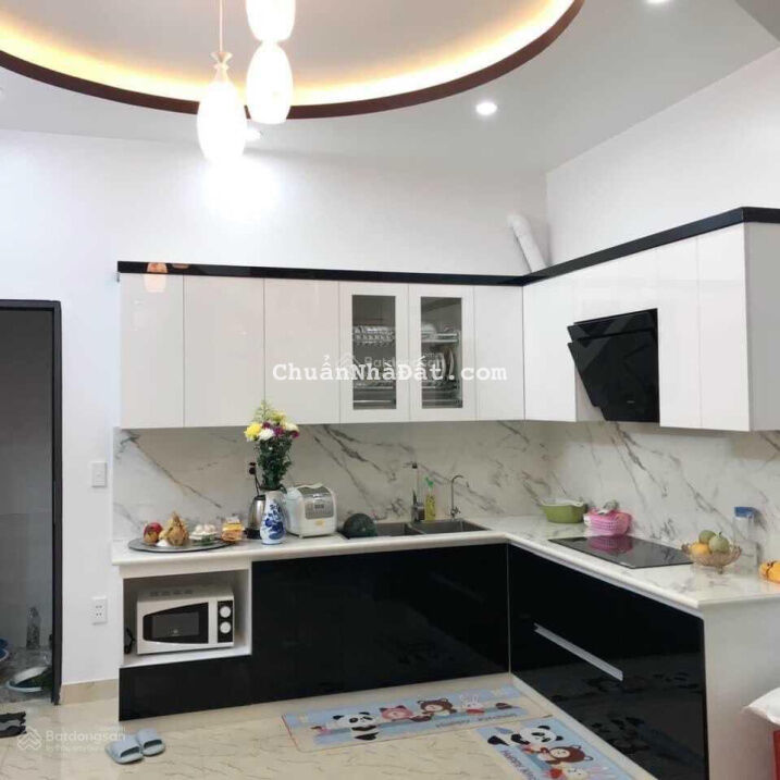 Bán Gấp nhà Phố Ái Mộ, 42m Xây 5 tầng, Tặng Nội thất, Ô tô đỗ gần, 3 bước ra phố