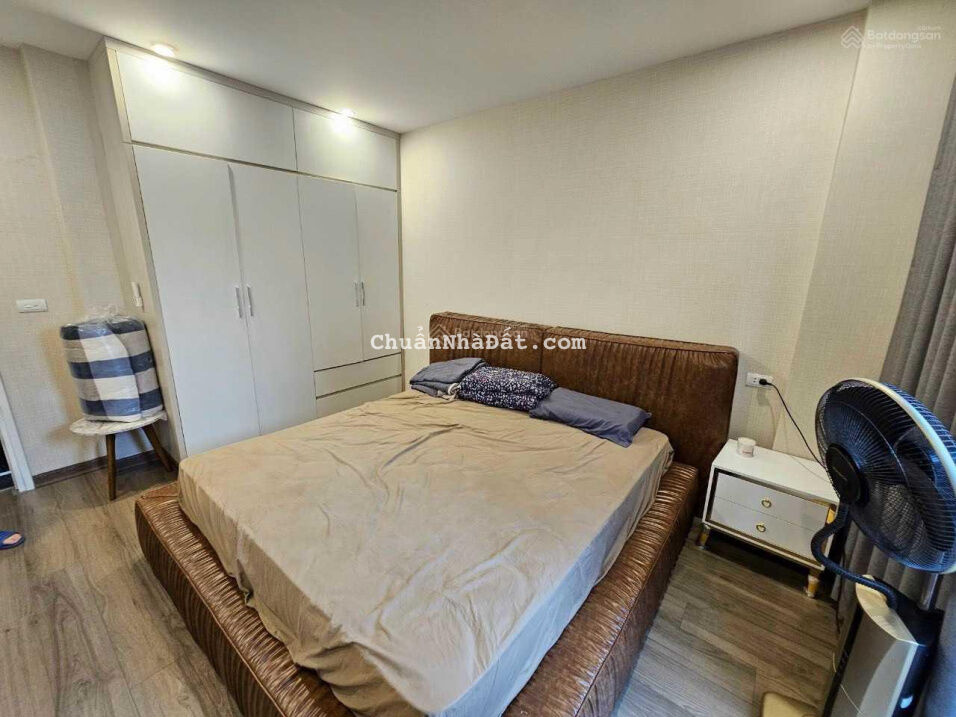 Bán gấp nhà Hoàng Như Tiếp, Bồ Đề 42m2, 5T, tặng nội thất, ô tô đỗ cổng, bớt mạnh, giá chỉ 3.9 tỷ Bán gấp nhà Hoàng Như Tiếp, Bồ Đề 42m2, 5T, tặng nội thất, ô tô đỗ cổng, bớt mạnh, giá chỉ 3.9 tỷ